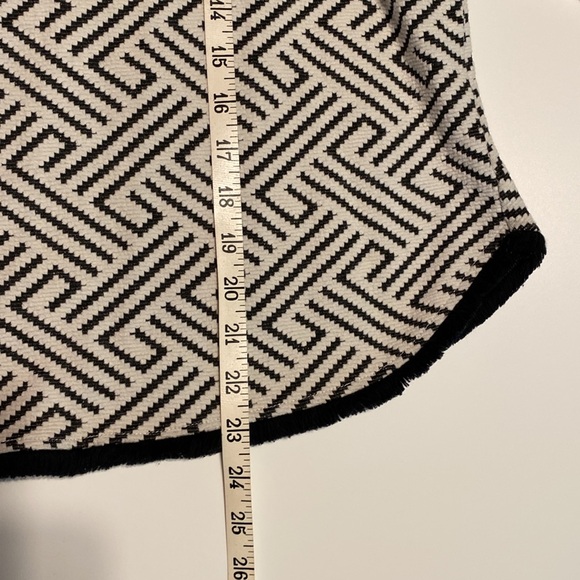 Women’s Anthropologie W5 woven top fringe trim, black white geometric Sz medium - Picture 7 of 9